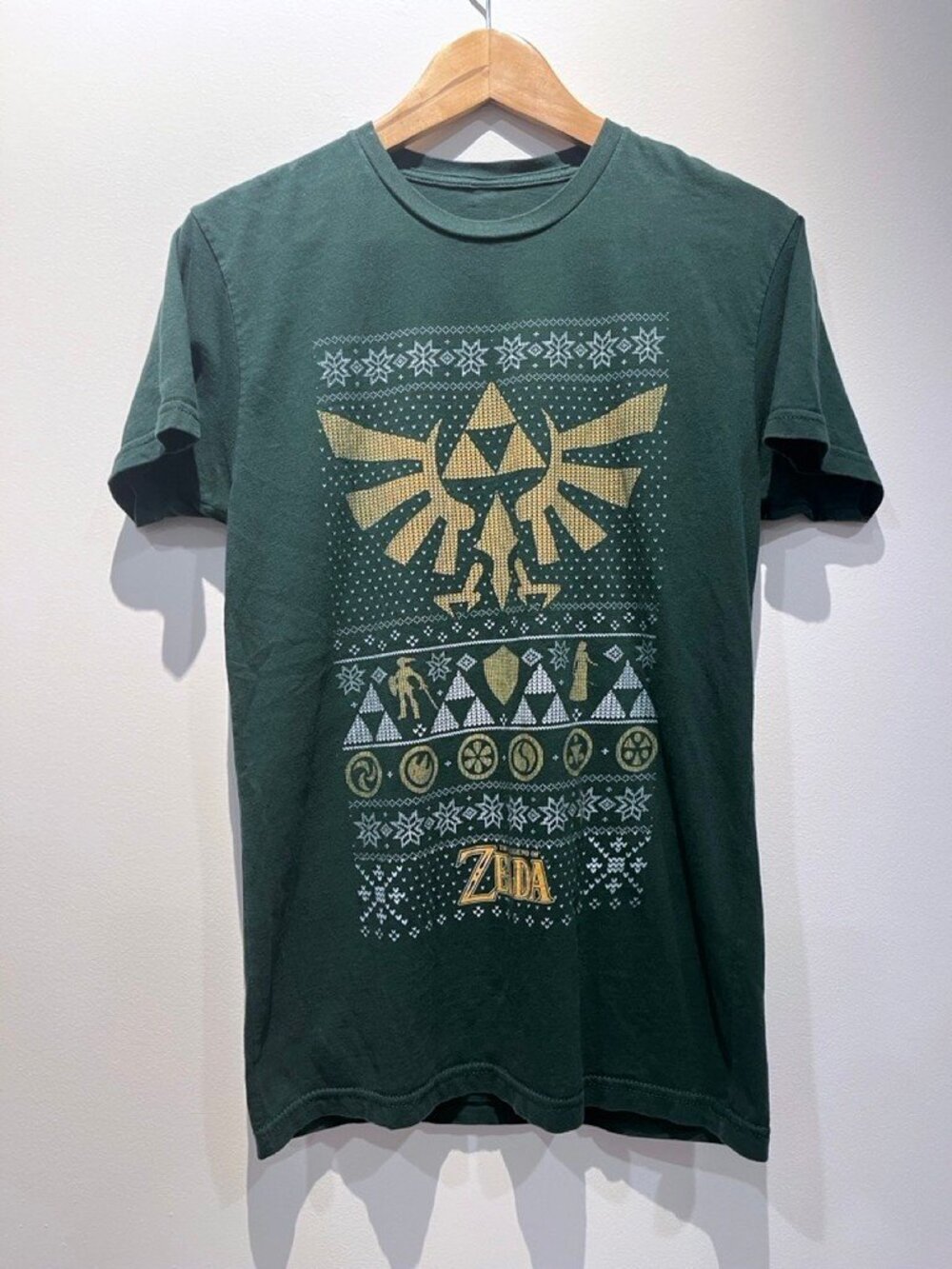 The Legend of Zelda Hylian Crest Ugly Christmas Graphic Tee Green Small Gamer
